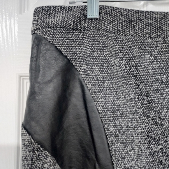 Lane Bryant Black and White Tweed with Faux Leather Pencil Skirt Size 16 - Picture 2 of 9